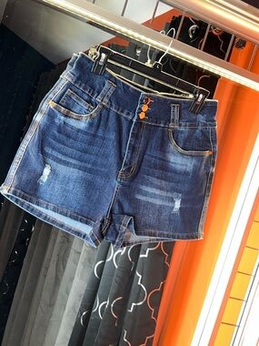 GOLDEN GLANCE 👑 BRAND NEW SIZE XL High-Waisted Triple Gold Button Shorties ⚜️